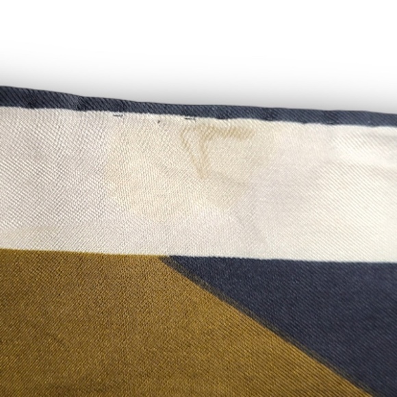 (2) VERA NEUMANN SILK SCARVES! - Picture 11 of 13